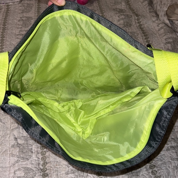 SALE✨ Large Diaper Bag - Large Organization & Storage Bag - Picture 5 of 5